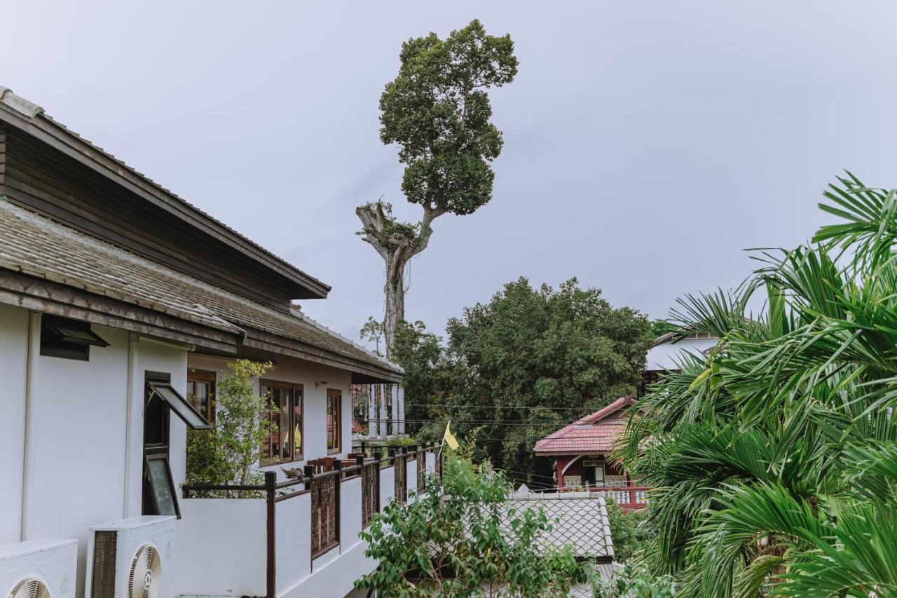 Baan Huenphen Hotel Chiang Mai Exterior photo